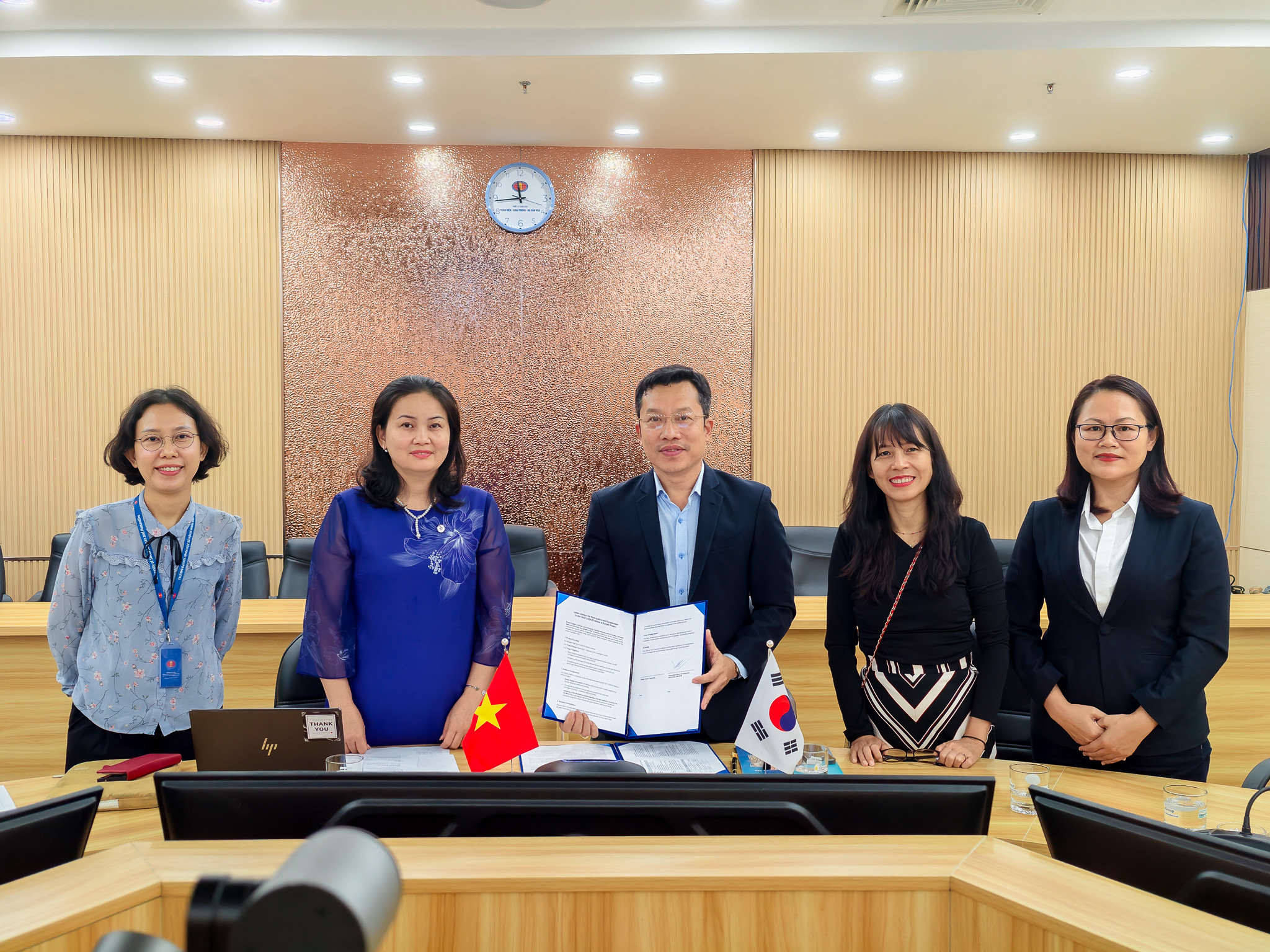 Trường ĐH KHXH&NV, ĐHQG-HCM và Trường Đại học Busan Digital ký kết Ý định thư hợp tác