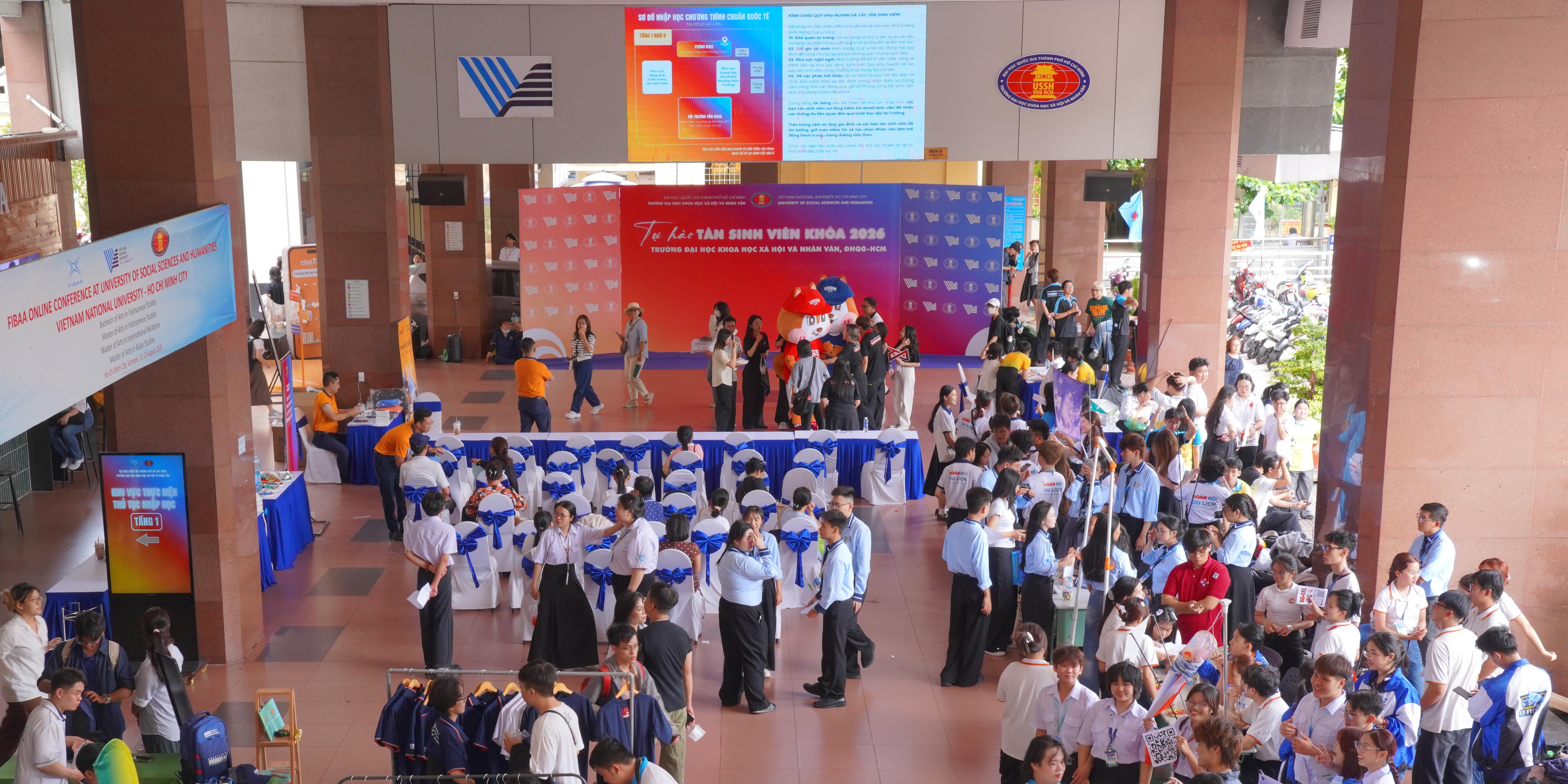 Khởi đầu hành trình đại học của tân sinh viên chương trình Chuẩn Quốc tế