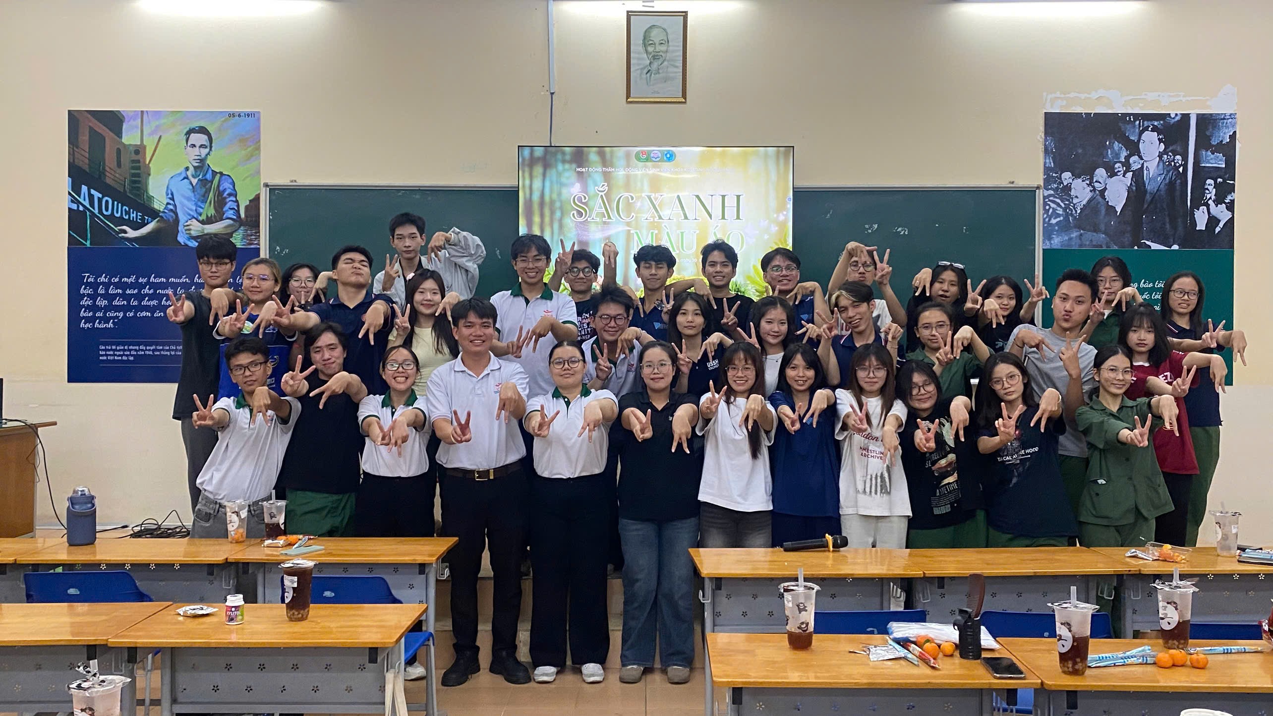 Chương trình gặp gỡ sinh viên lớp Việt Nam học K05 đang tham gia học tập quân sự tại Trung tâm Giáo dục Quốc phòng – An ninh
