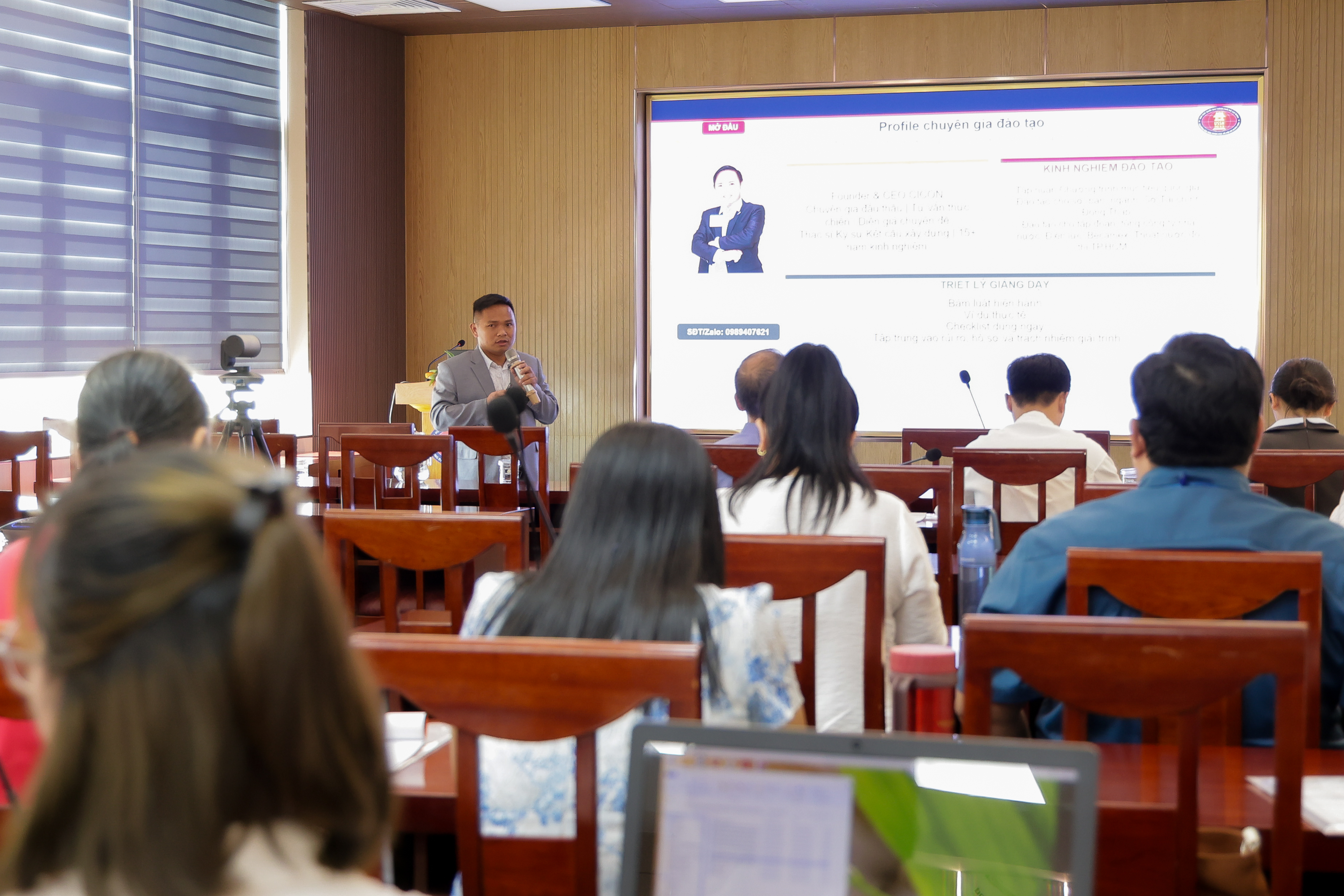 Nhà trường bồi dưỡng nghiệp vụ đấu thầu cho đội ngũ cán bộ, viên chức