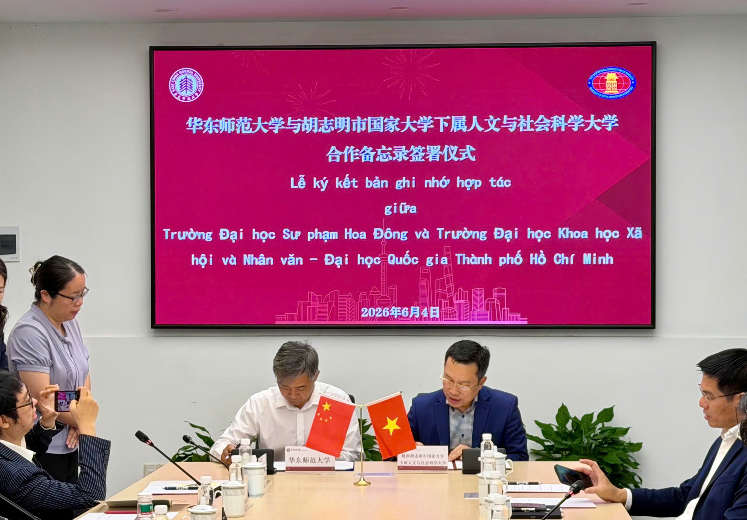 Trường ĐH KHXH&NV thúc đẩy hợp tác đào tạo, nghiên cứu với Đại học Sư phạm Hoa Đông
