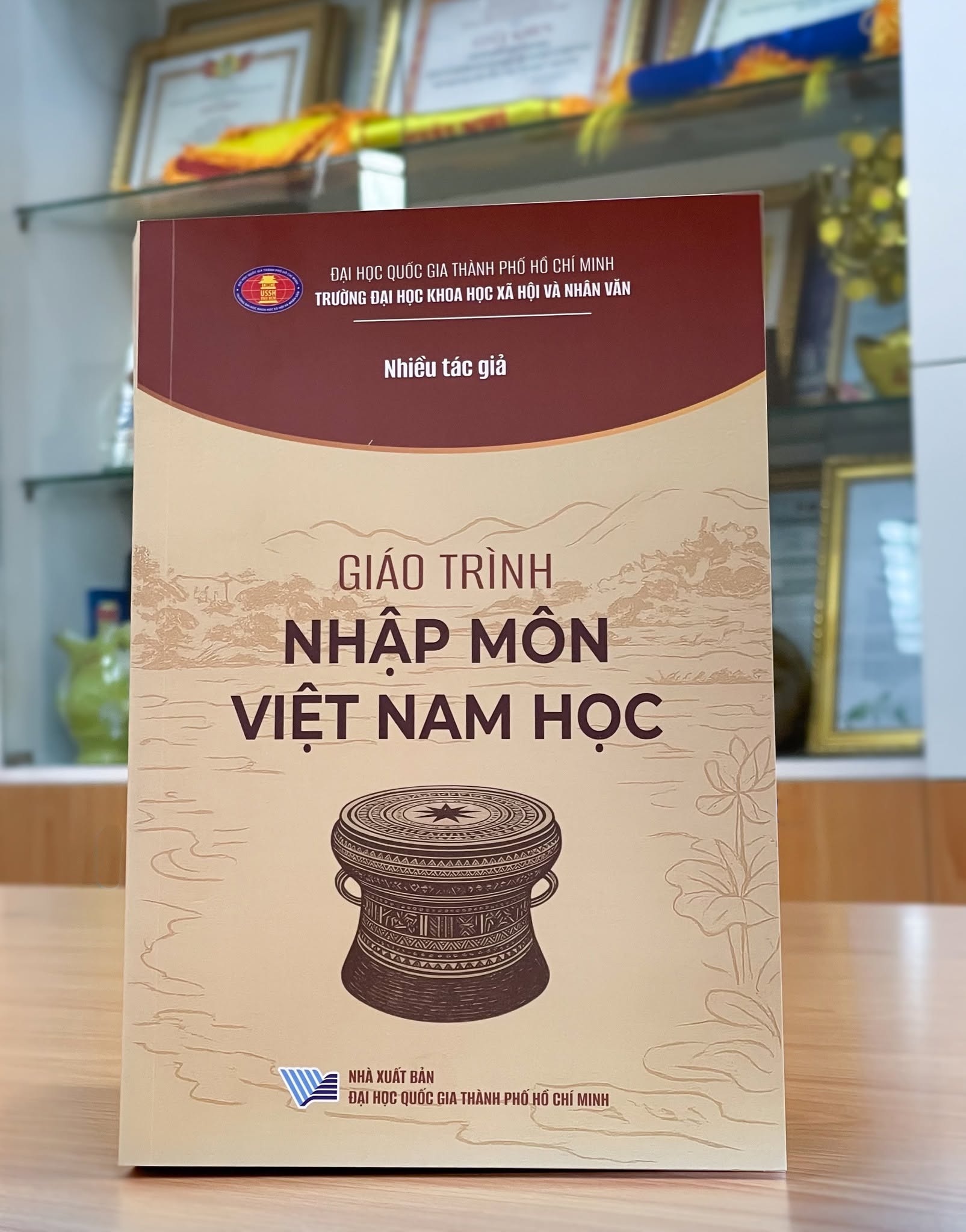 Bắt đầu hành trình nghiên cứu Việt Nam từ Giáo trình Nhập môn Việt Nam học
