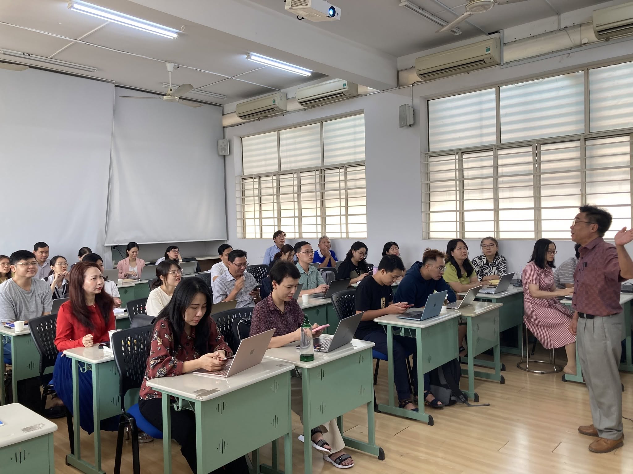 Khoa Việt Nam học tổ chức tọa đàm khoa học về sử dụng phần mềm EndNote trong nghiên cứu khoa học