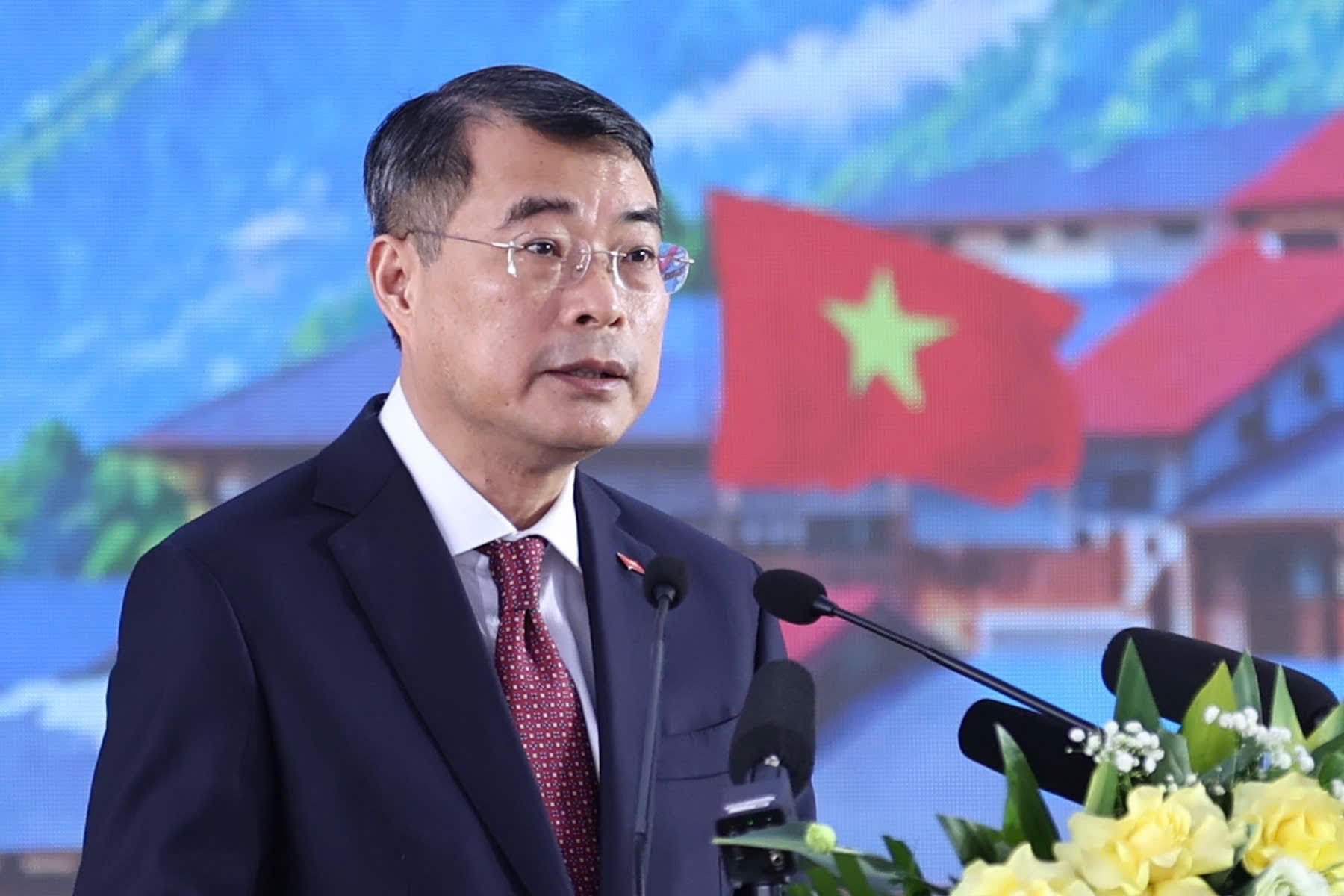 Thủ tướng Chính phủ Lê Minh Hưng nhấn mạnh ý nghĩa đặc biệt của ngày khai trường đối với học sinh, giáo viên, gia đình và toàn xã hội - Ảnh: BÁO THANH NIÊN