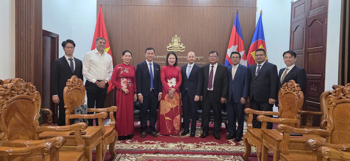 Khoa Đông phương học đến thăm và chúc mừng ông Luon Bunvadh, Tổng Lãnh sự Vương quốc Campuchia tại TP.HCM nhân dịp ông nhận nhiệm kỳ công tác mới