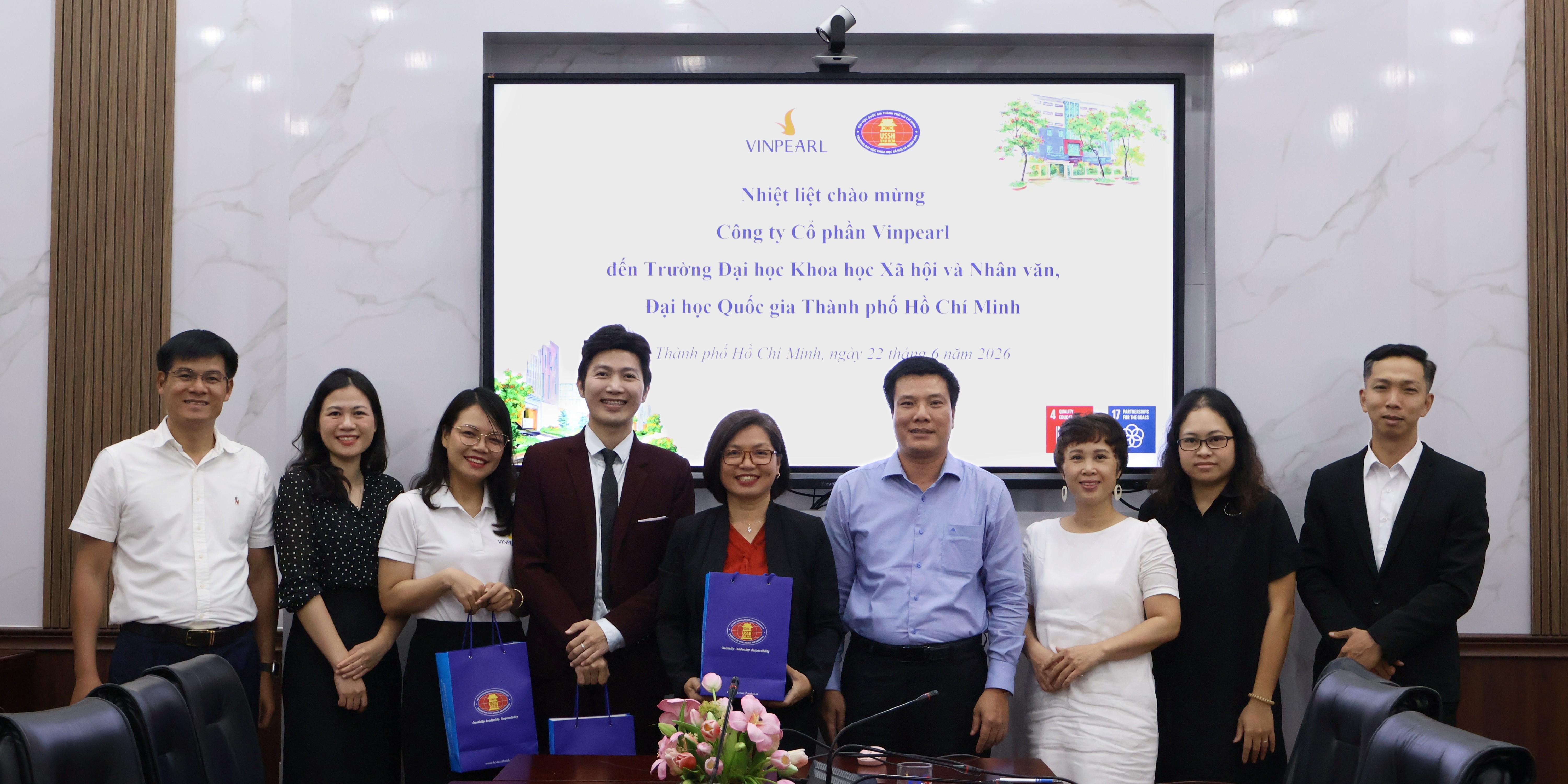 Nhà trường làm việc với Công ty Cổ phần Vinpearl